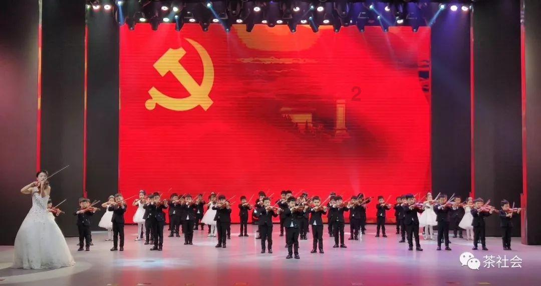 逃离快乐小镇
